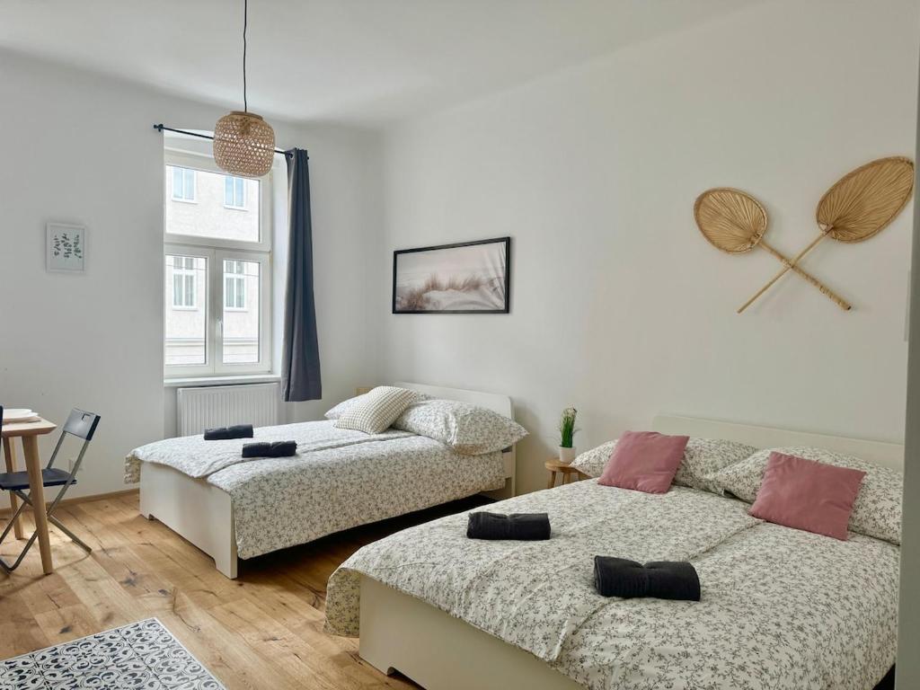 Stylish & Renovated Apartment with Free Parking photo 2
