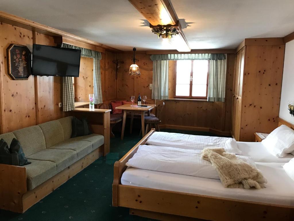 Hotel Schwarzer Adler photo 2