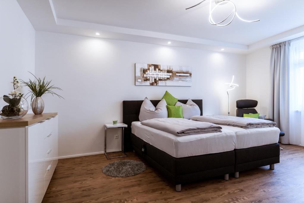 MH Living - 11 - Modern Living Dream in Center — photo 1