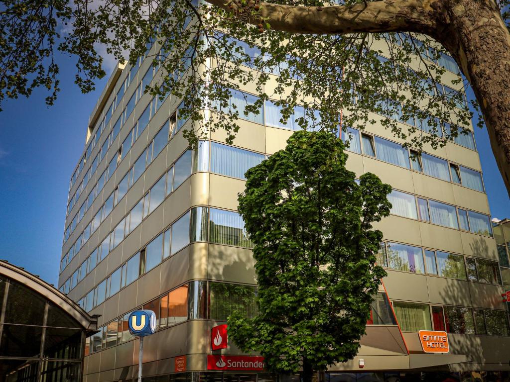 Simm's Hotel - cityhotel next to Metro U3 — photo 1