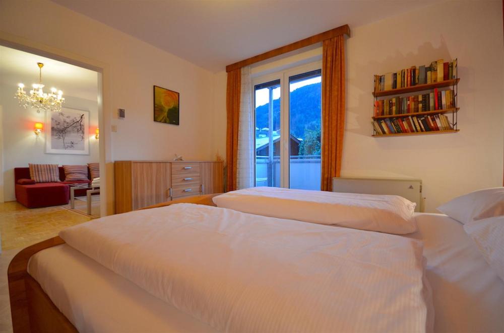 Spacious 2 bedroom apartment Zell-am-See town center photo 2