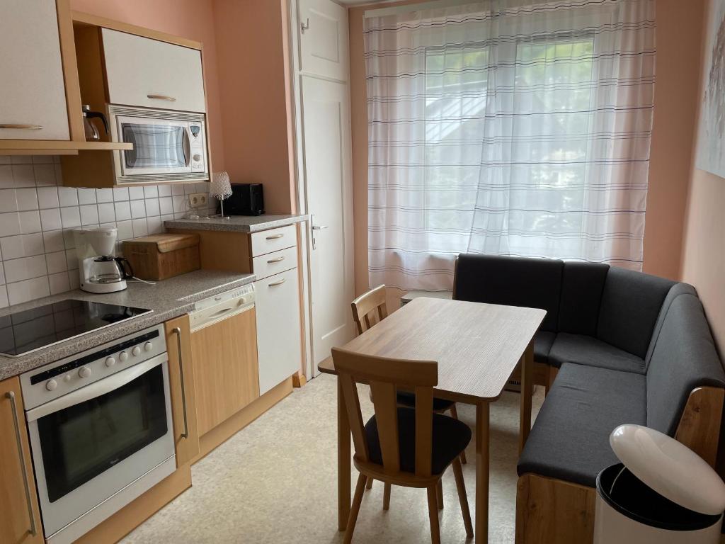 Spacious 2 bedroom apartment Zell-am-See town center photo 3