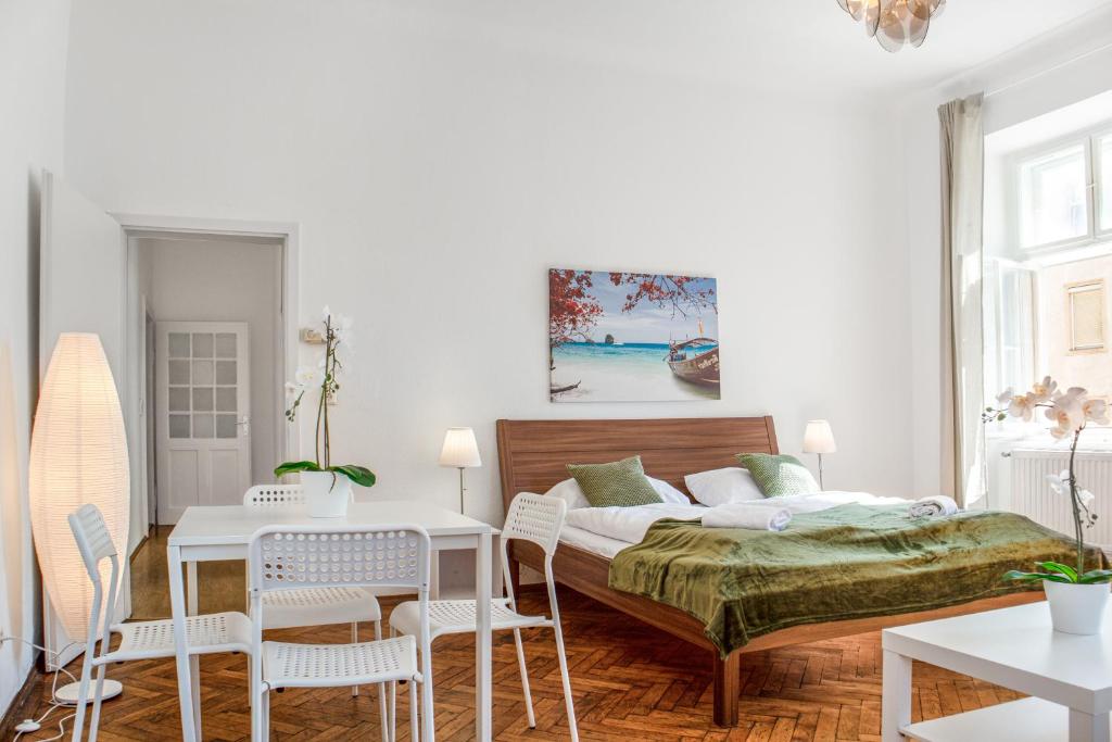Stylish Multi Apt Perfect for Group Stays photo 2