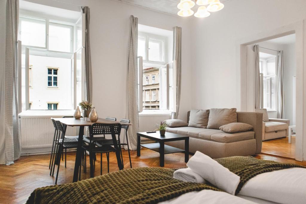 Stylish Multi Apt Perfect for Group Stays photo 3