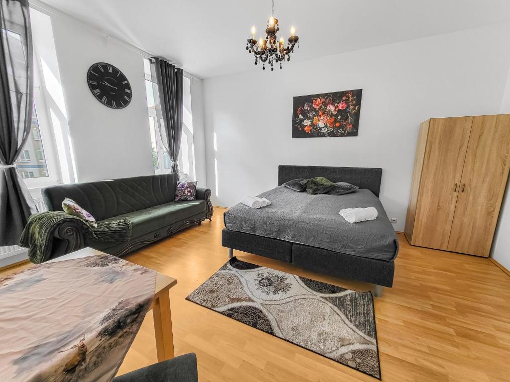 Elegant Three-Bedroom Suite photo 2