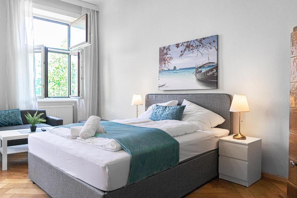 Stylish 2BR Retreat Steps from AKH & Volksoper photo 2
