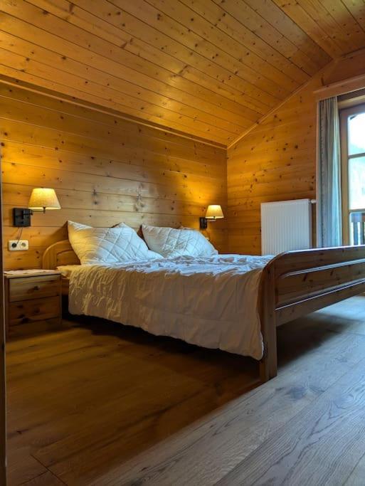 Booking.com online hotel reservations photo 2