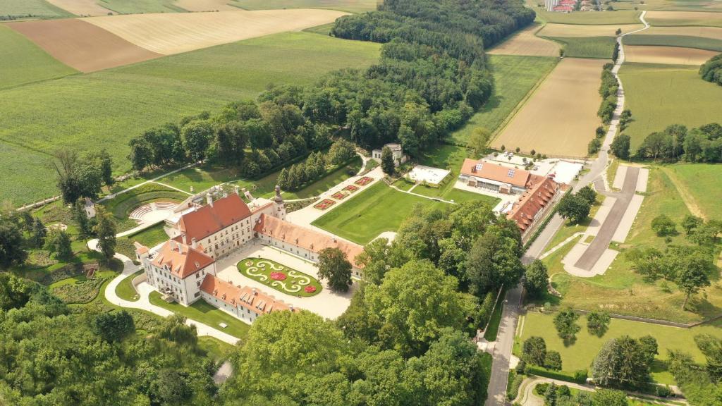 Schloss Thalheim — photo 1
