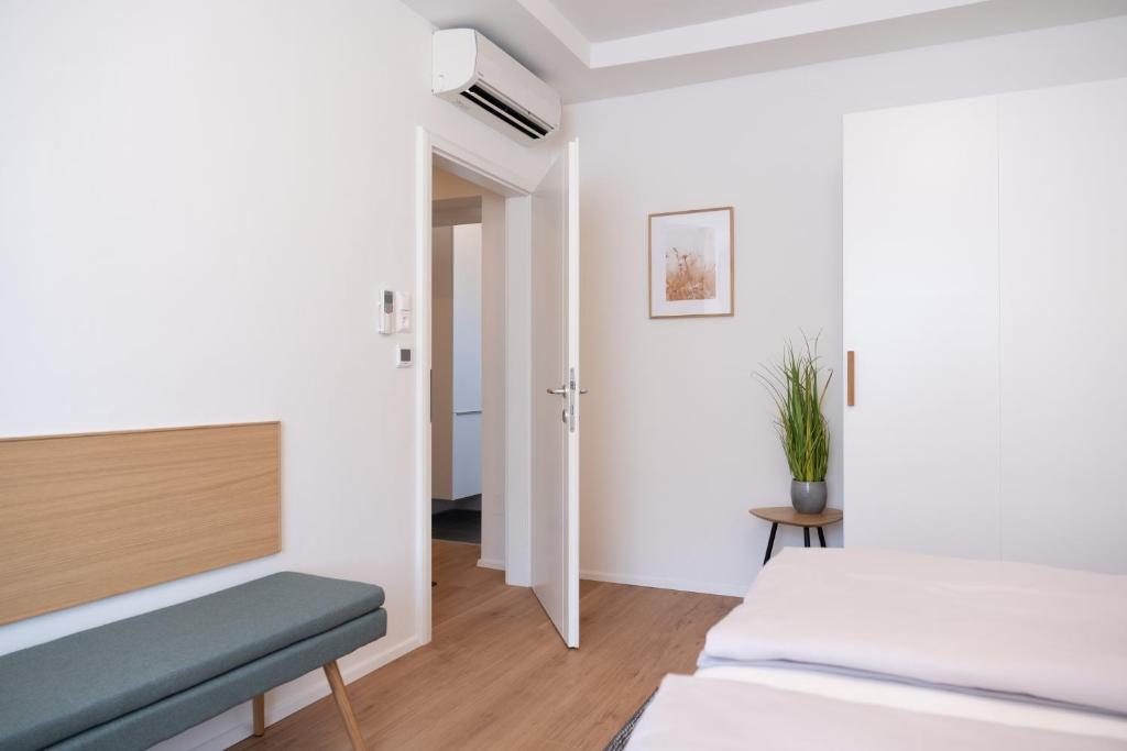 MH Living - 5 - Scandinavian Living Dream in Center photo 2