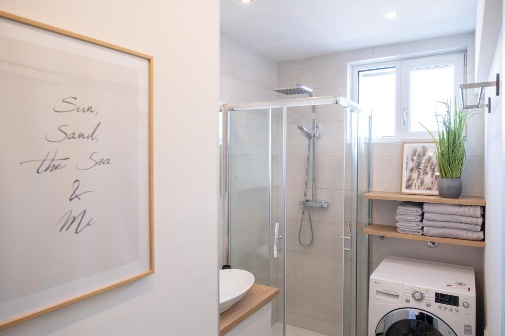 MH Living - 5 - Scandinavian Living Dream in Center photo 3