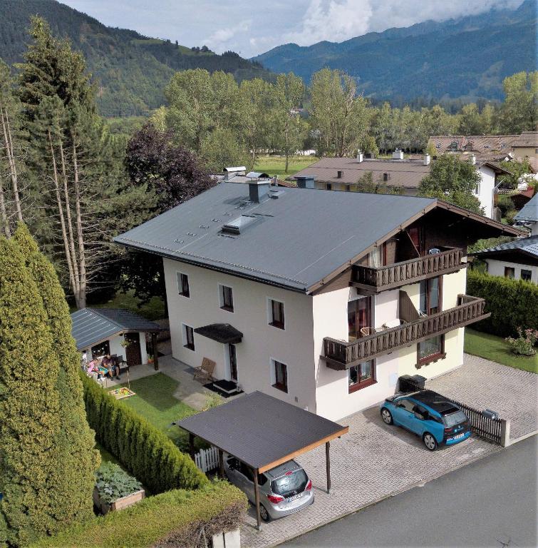 The Steinbock Lodge with garden and bbq photo 3