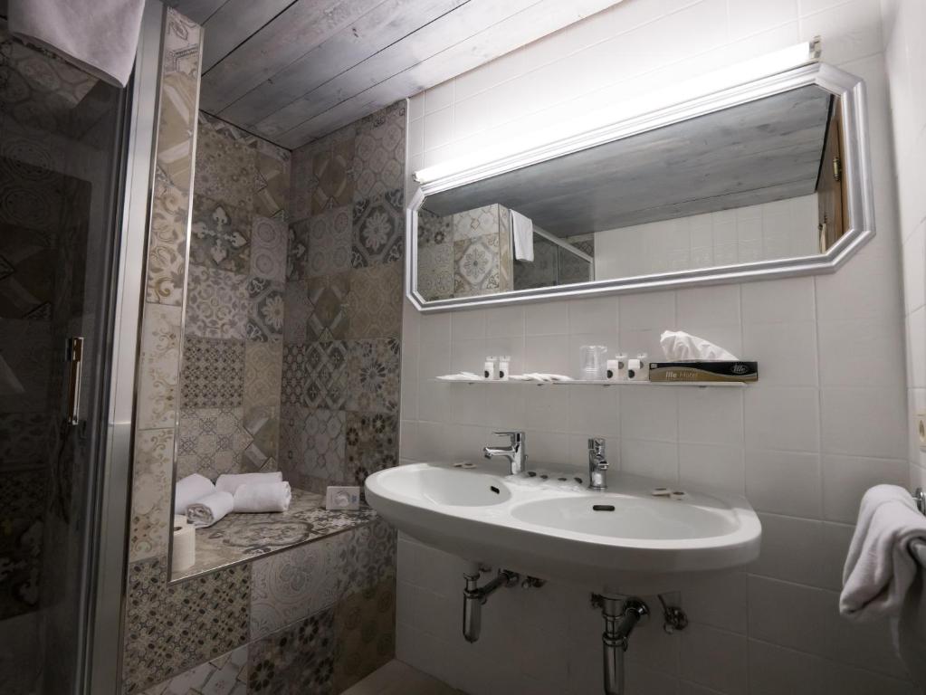 Family Hotel Schloss Rosenegg photo 2