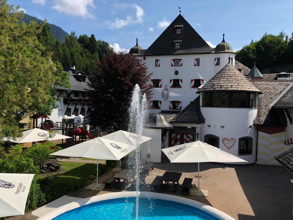 Family Hotel Schloss Rosenegg photo 3