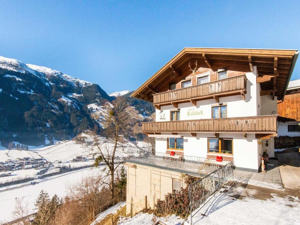 Chalet in Hainzenberg near Ski Slopes — photo 1