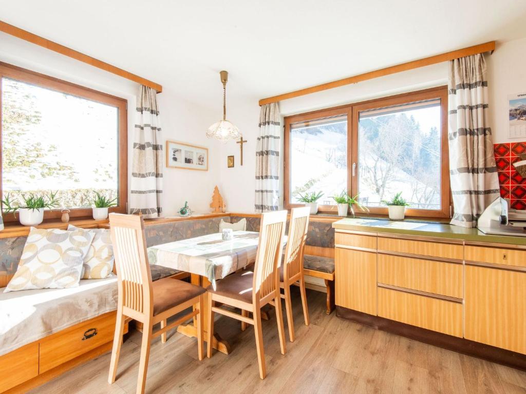 Chalet in Hainzenberg near Ski Slopes photo 3
