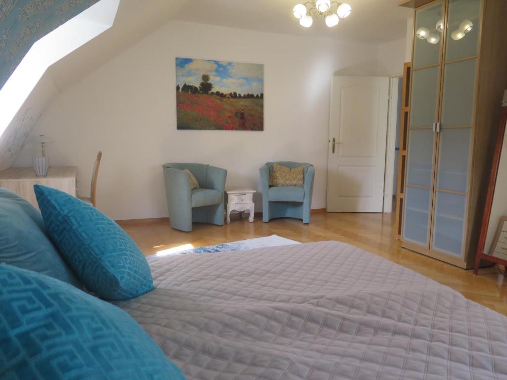 Schoenbrunn Gardens Deluxe Apartment — photo 1