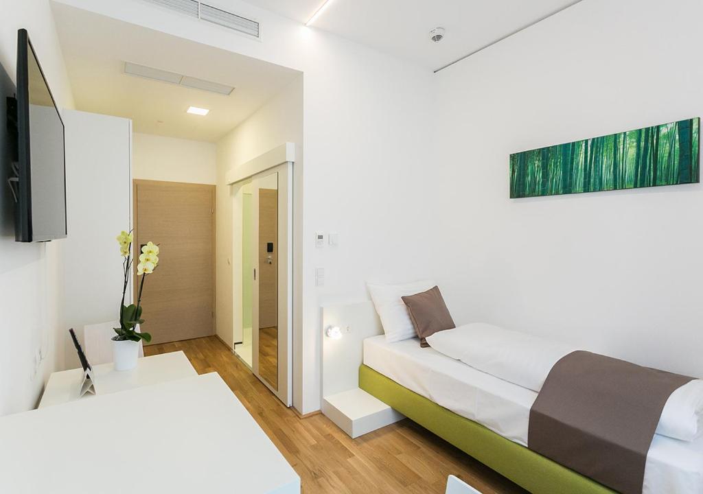 SHOME Hotel Graz I Self-Check-In I Free Parking photo 2