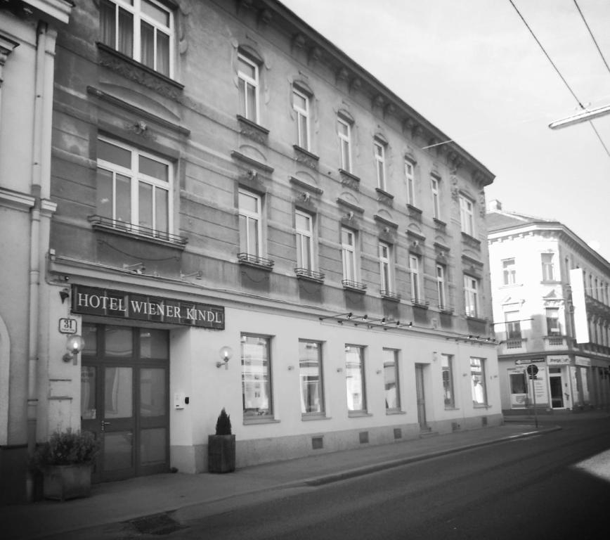 Kindl 's Low Budget photo 3