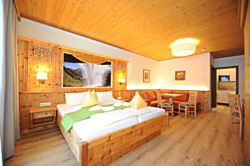 Ski in Ski out Hotel Unterellmau photo 2