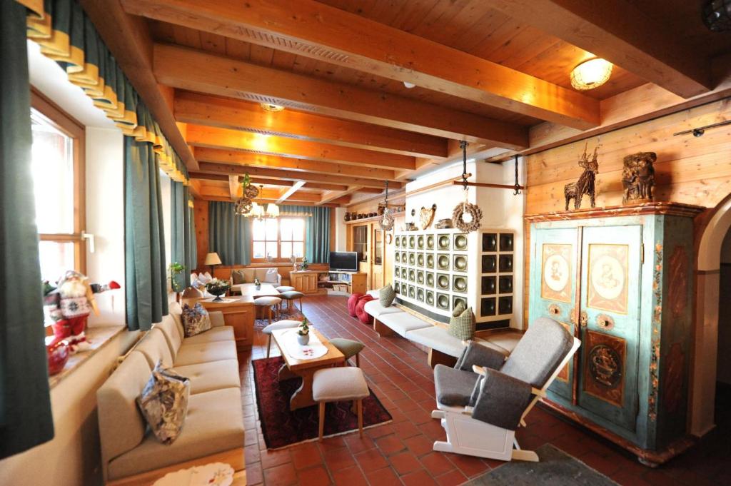 Ski in Ski out Hotel Unterellmau photo 3
