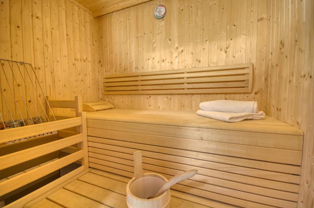 Ski-in Ski-out Chalet Maiskogel 17C - by Alpen Apartments photo 3