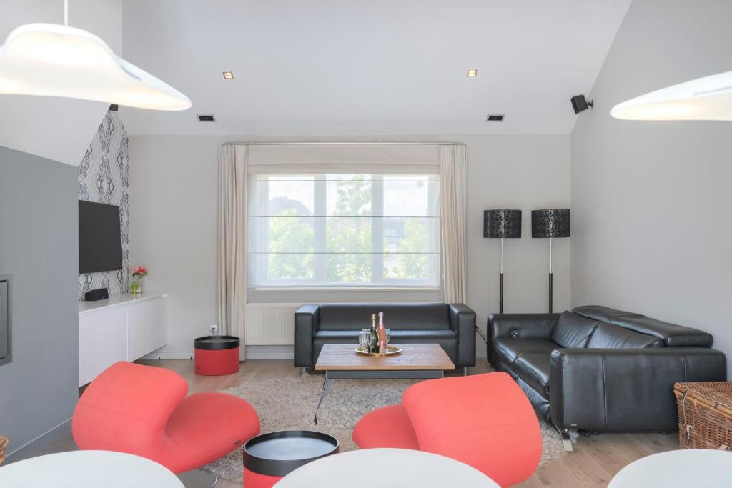 Ruime woning met grote omheinde tuin photo 3