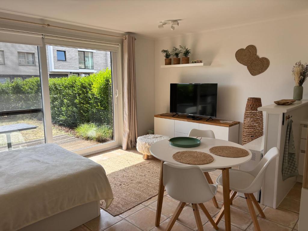 Studio Amor op het gelijkvloers met tuintje nabij strand — photo 1