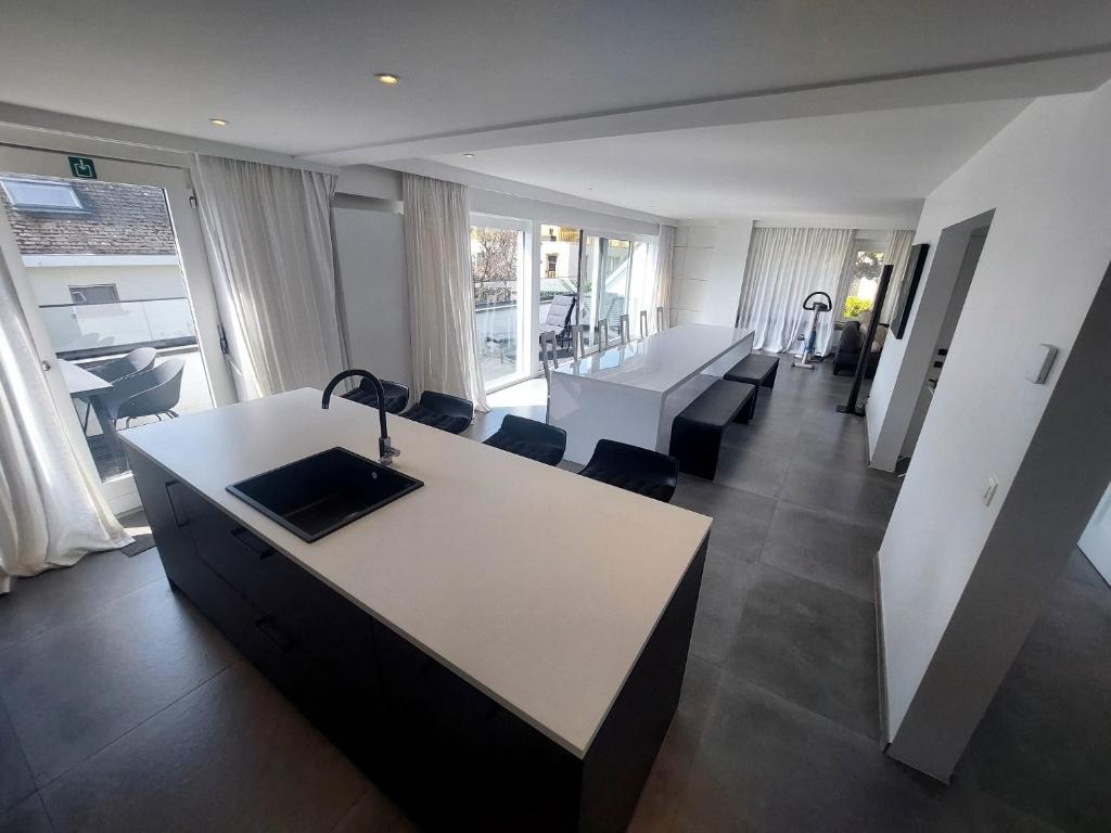 The White Villa photo 2