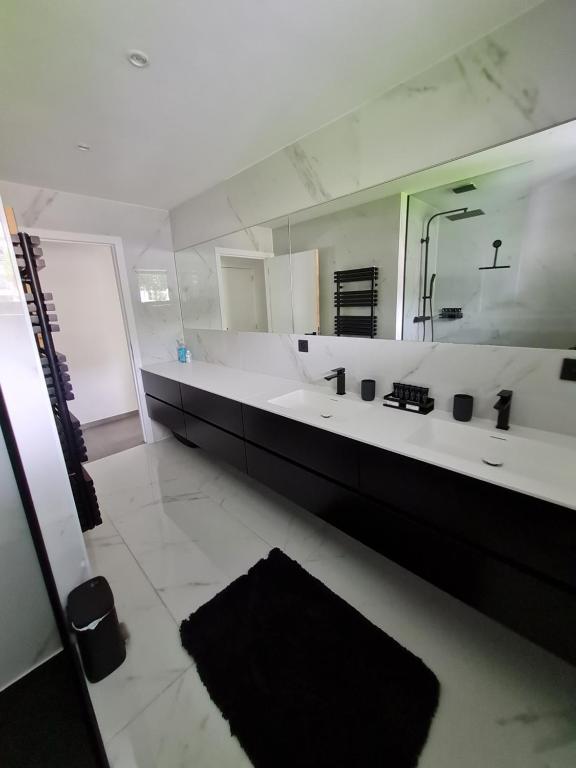 The White Villa photo 3
