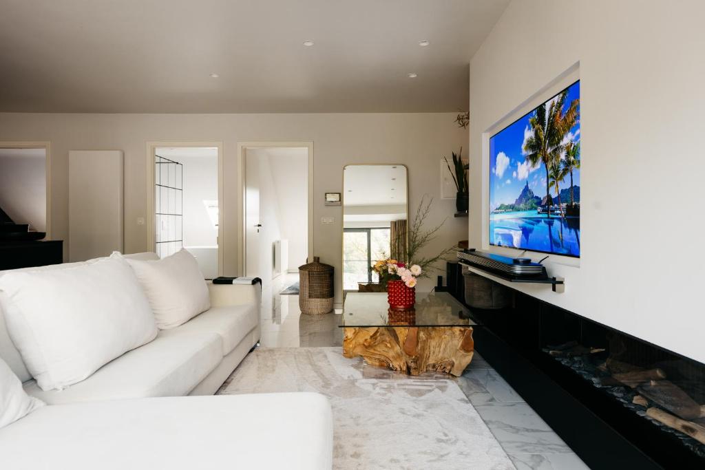The Edgewater Suites - RIVERSIDE photo 3