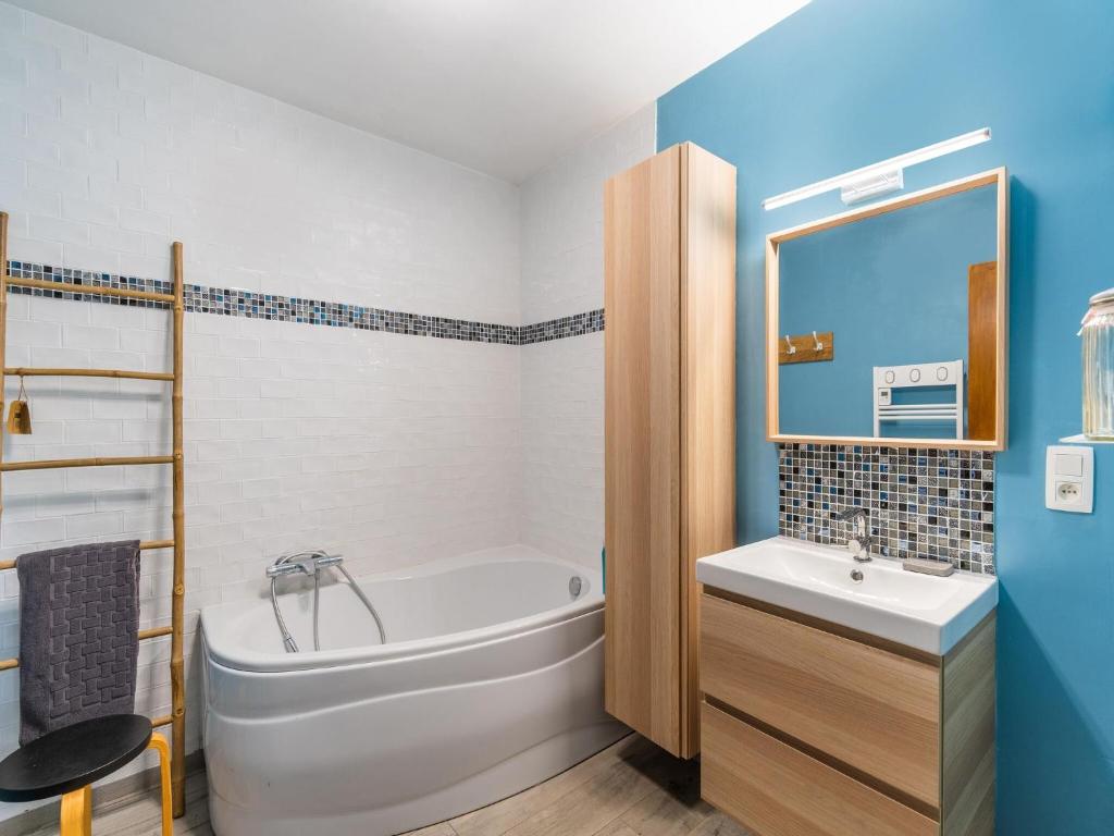Charming Cottage with Sauna photo 3