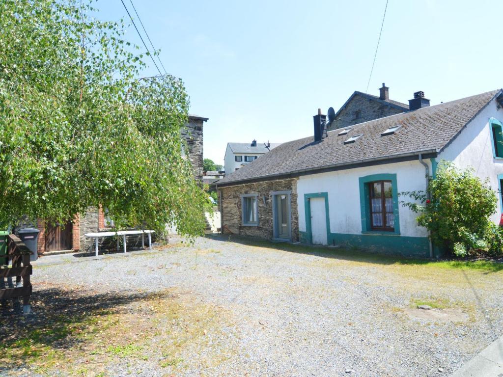 Cozy Cottage Near River — photo 1