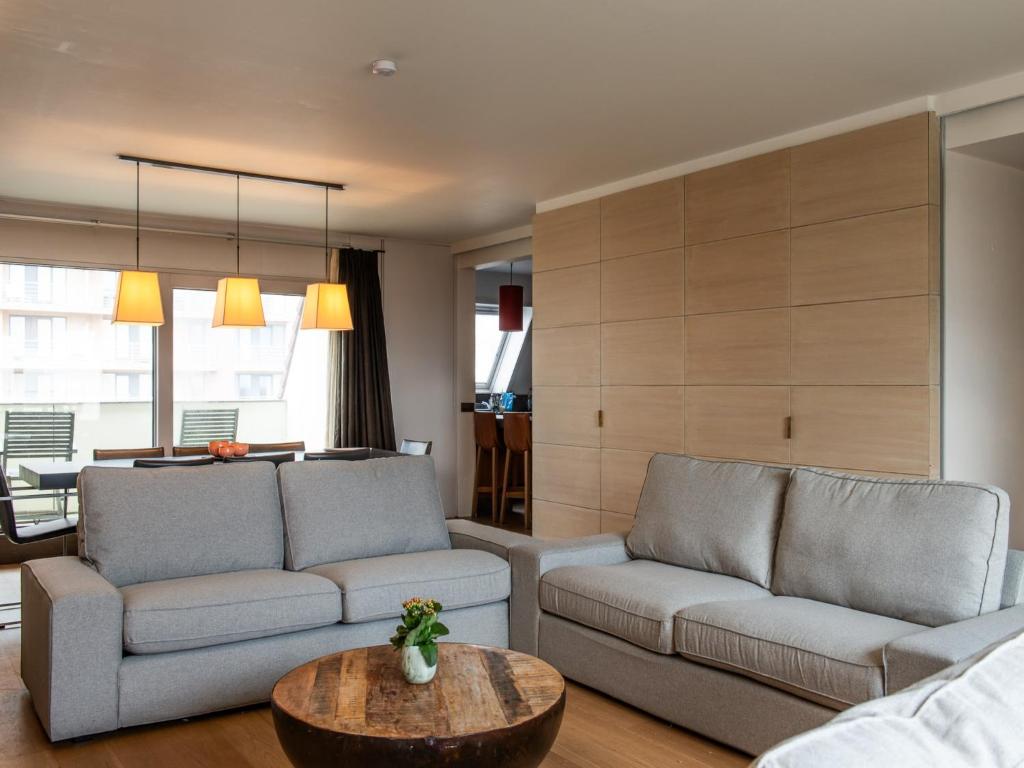 Spacious Seaside Apartment — photo 1