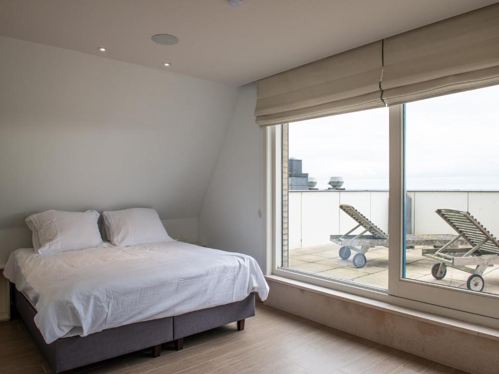 Spacious Seaside Apartment photo 2