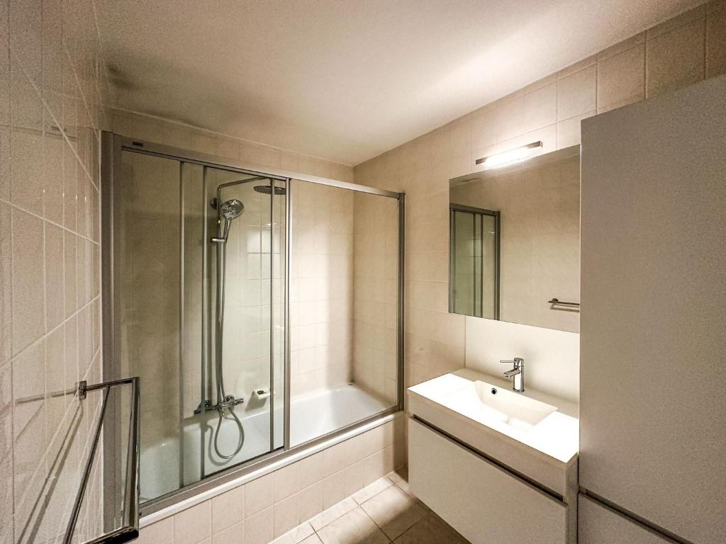 Spacious Seaside Apartment photo 3