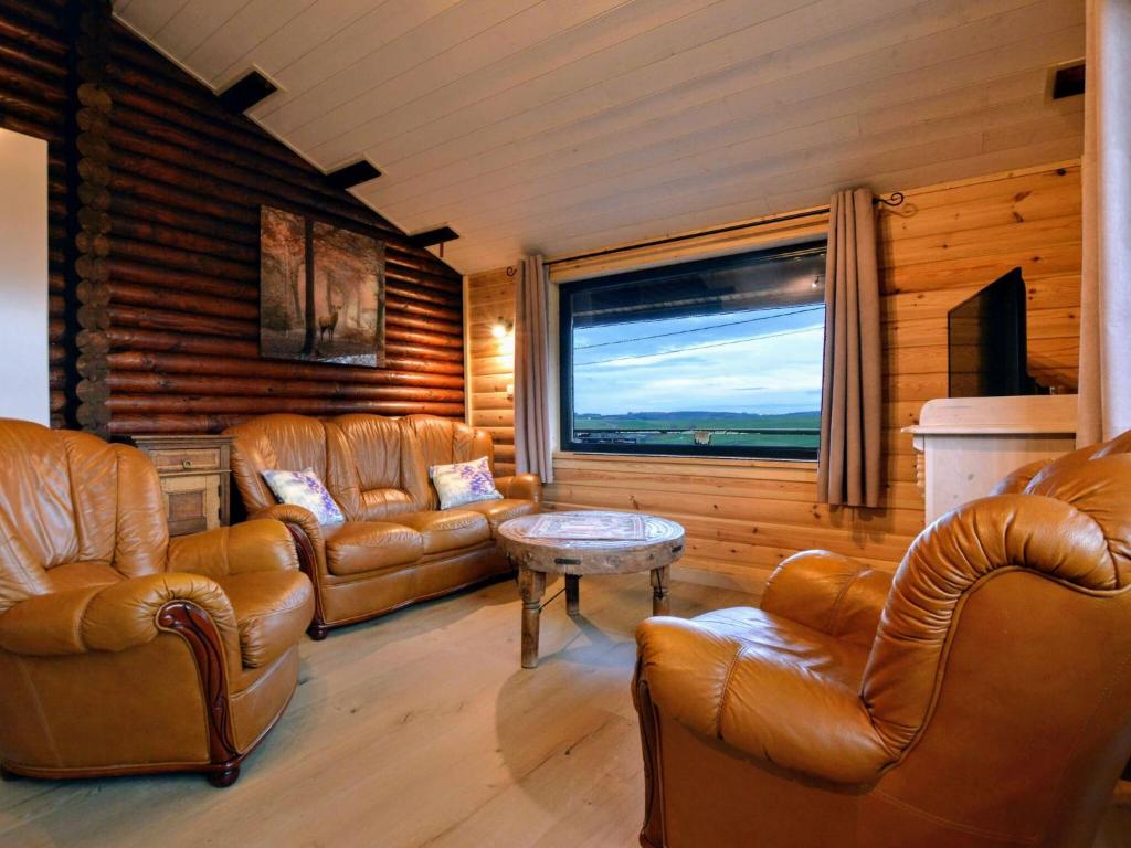Quiet chalet with panoramic view and fenced garden photo 2