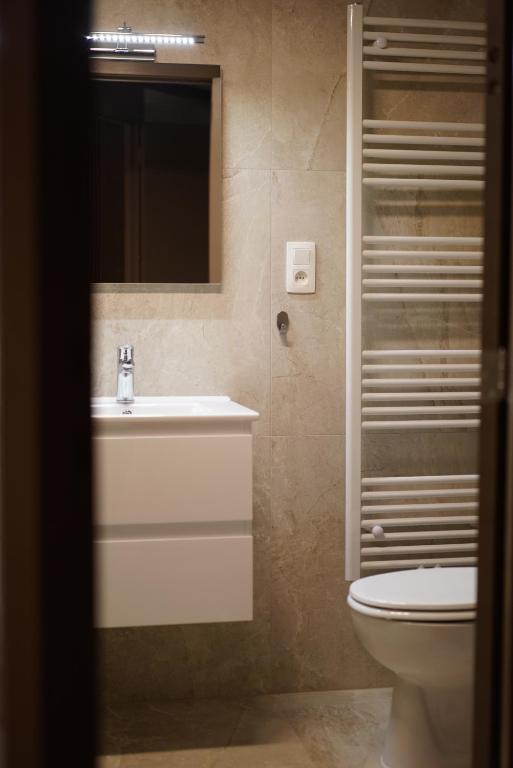 Skyway airport apartments photo 3