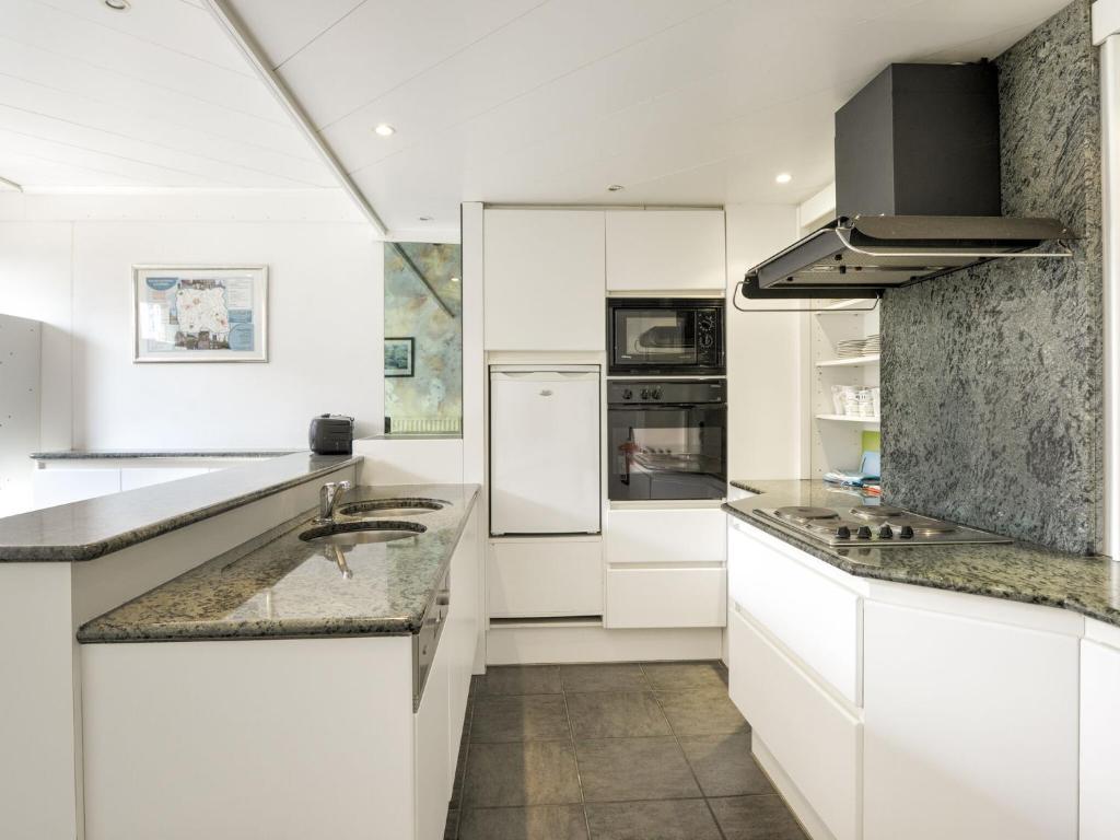 Lovely Holiday Home in Oostvleteren with Garden photo 2