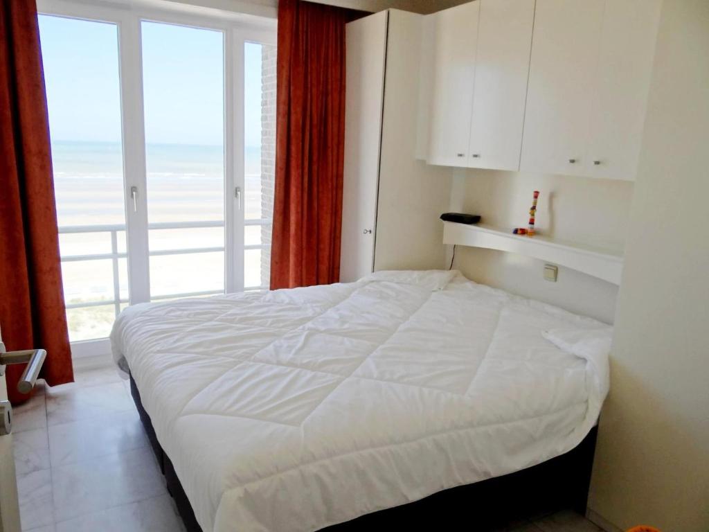 Apartment in Nieuwpoort with terrace photo 2