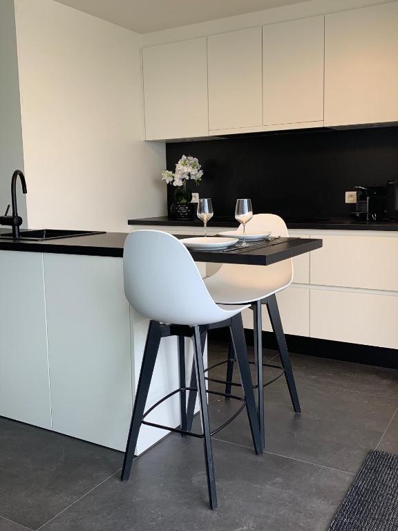 Ultra-luxury penthouse with a generous terrace and breathtaking sea view T71 photo 3