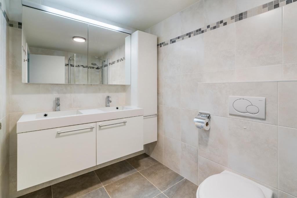 Ruim appartement 1min van strand met privé parking photo 3