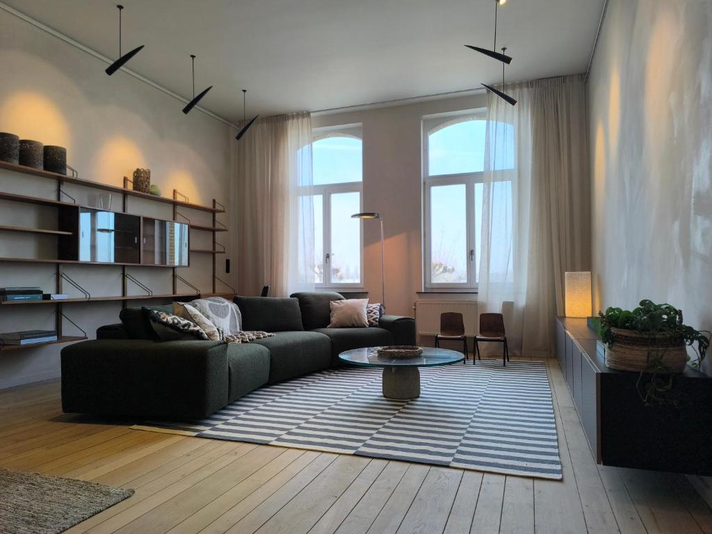 Stunning Riverview apartment — photo 1