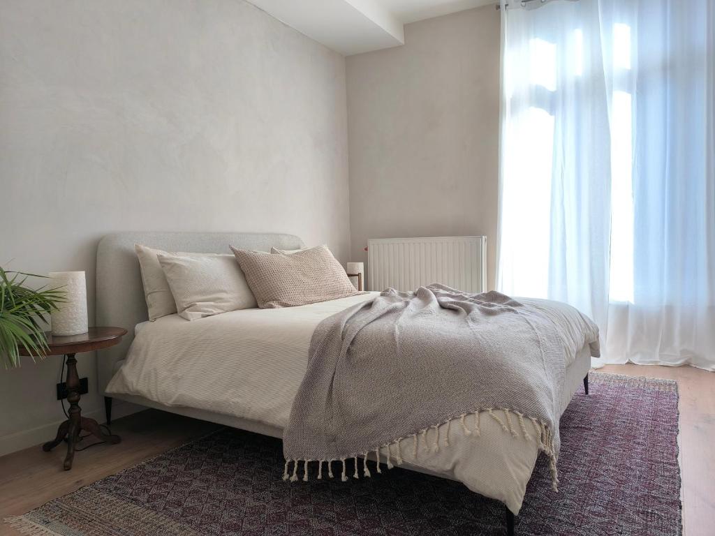 Stunning Riverview apartment photo 2