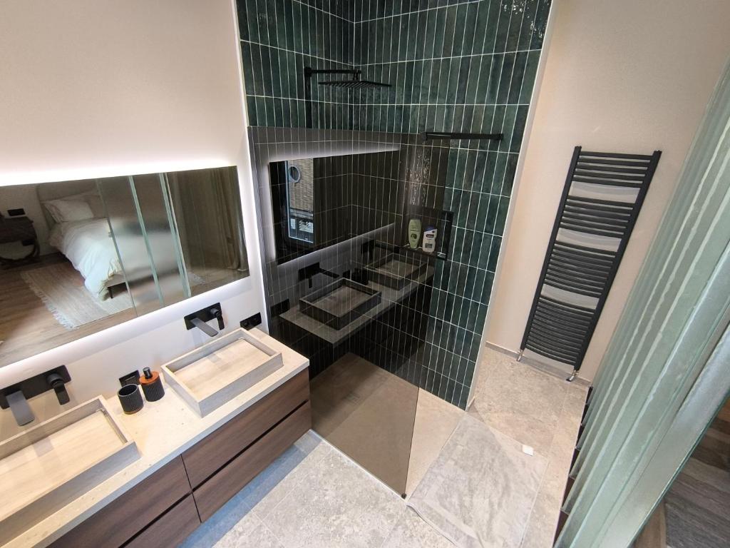 Stunning Riverview apartment photo 3
