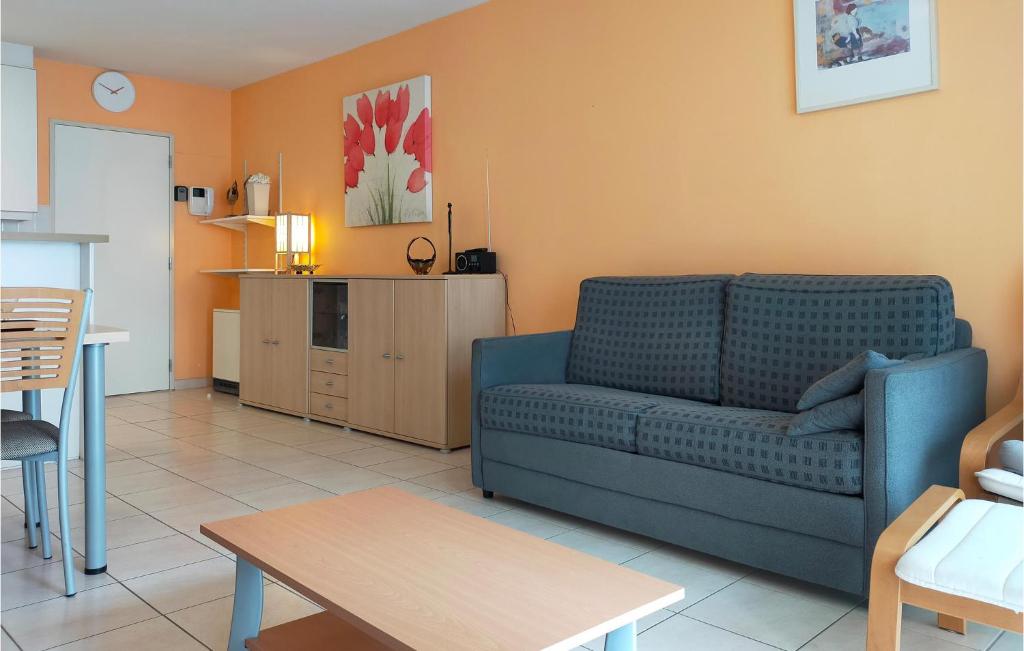 Beautiful Apartment In Oostende photo 2