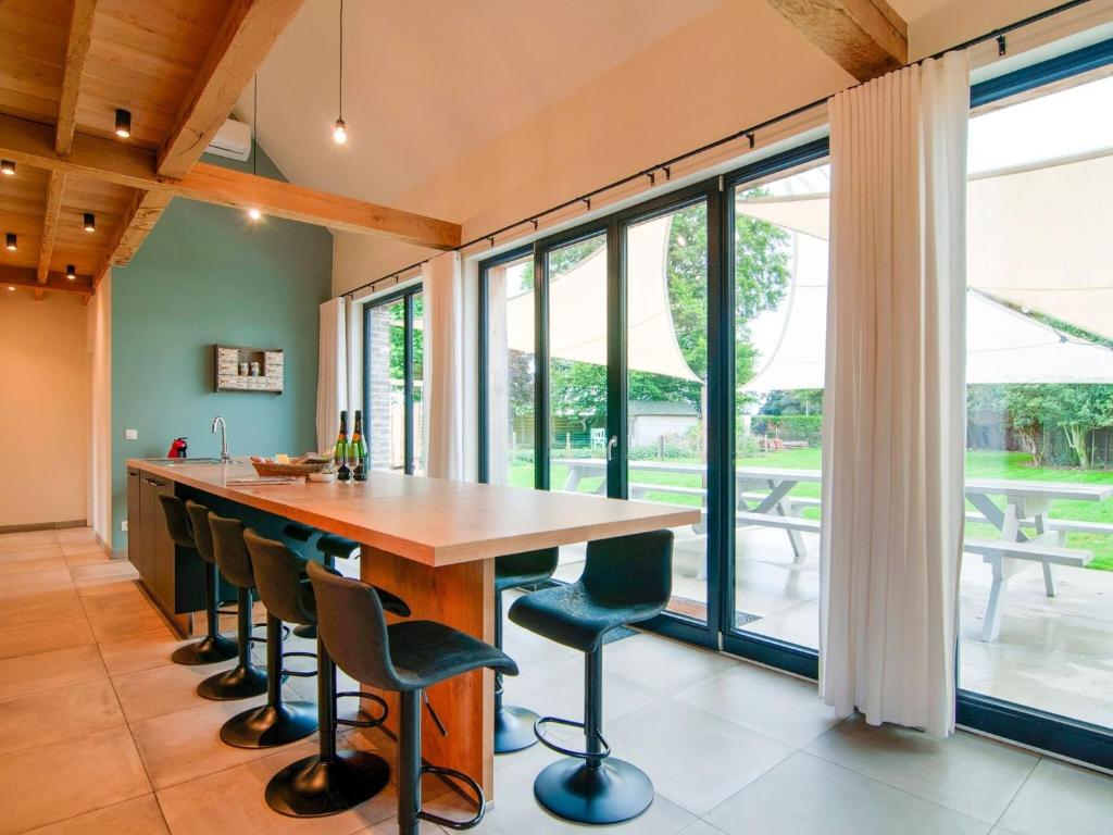Modern family holiday home photo 3