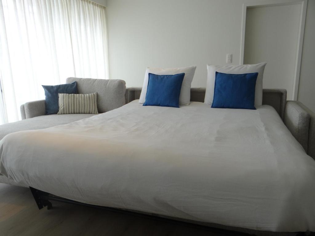 Stijlvol appartement met ruim zicht en privé garage op een toplocatie in Nieuwpoort photo 2