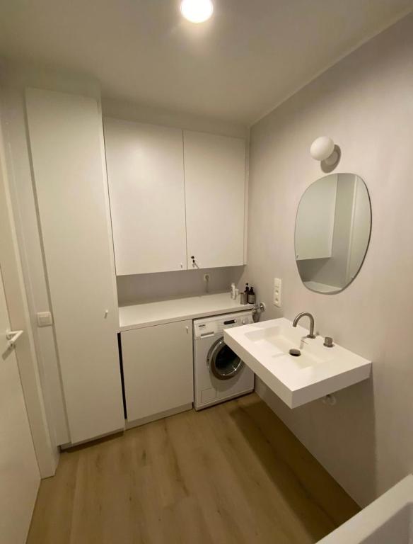 Stijlvol appartement met ruim zicht en privé garage op een toplocatie in Nieuwpoort photo 3