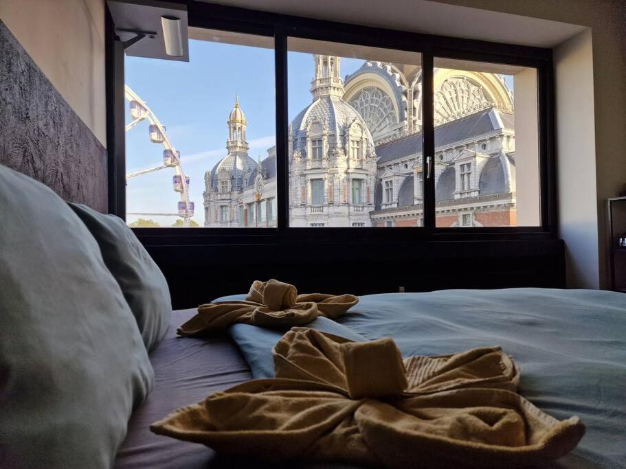 Stunning View + Japan Design Bed @ Central Station — photo 1