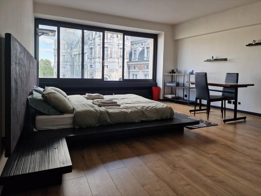 Stunning View + Japan Design Bed @ Central Station photo 2